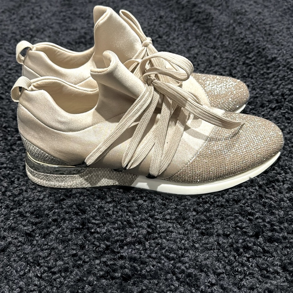 JustFab Dessin sneaker champagne women’s 11